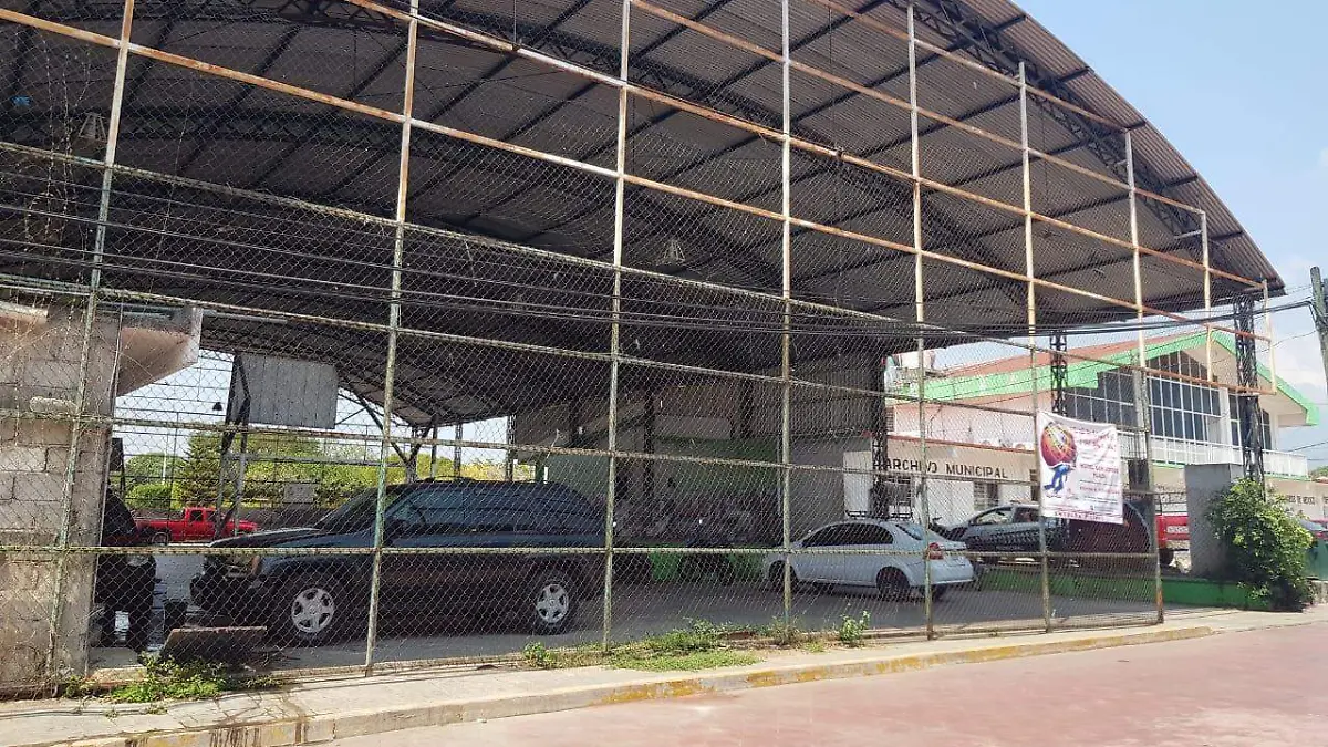 domo convertido en estacionamiento